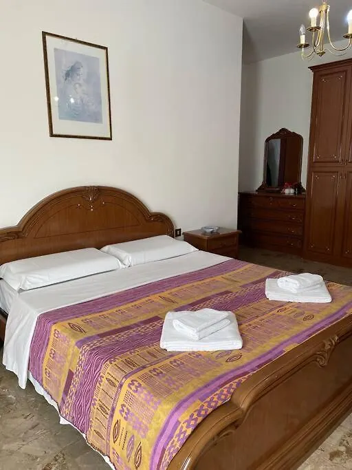 Apartment Iris Hosting Appartamenti Per Famiglie Favaro Veneto Italien